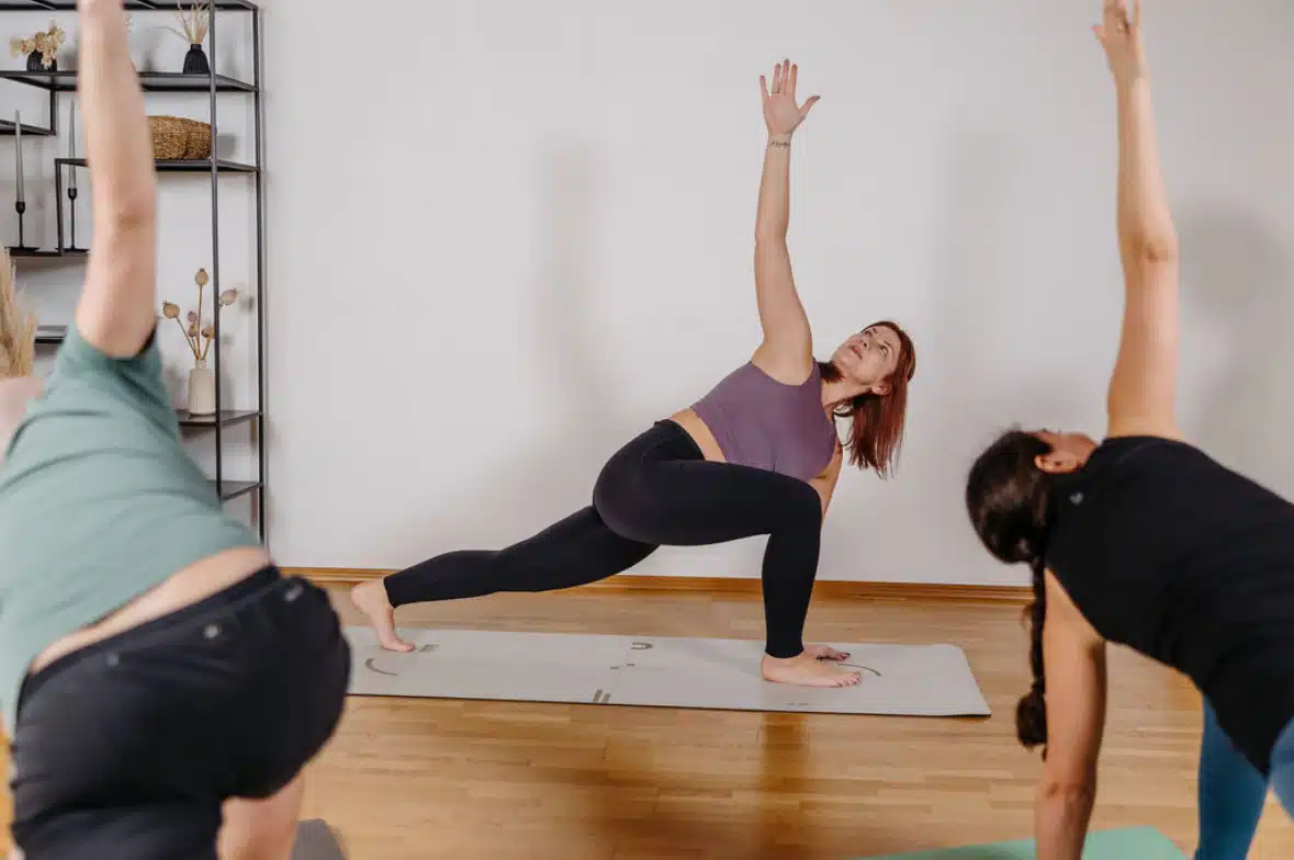 Yoga Gruppenfoto Übungen
